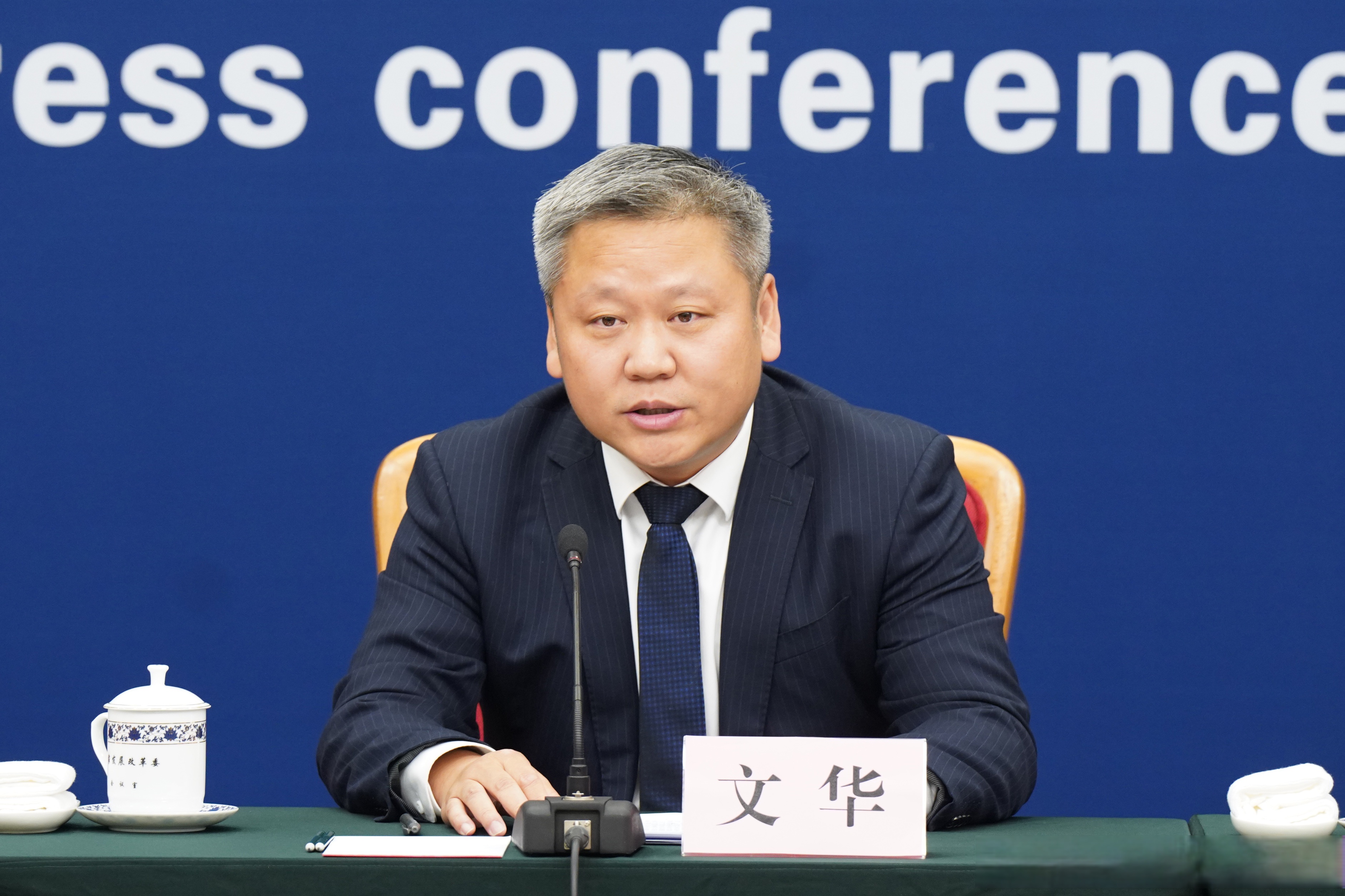 商务部：消费品以旧换新政策的实施合计拉动消费超7200亿元