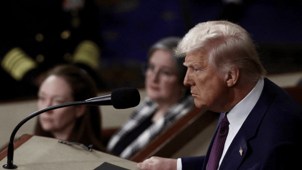 “应该立即辞职!” 特朗普又向鲍威尔“开炮”