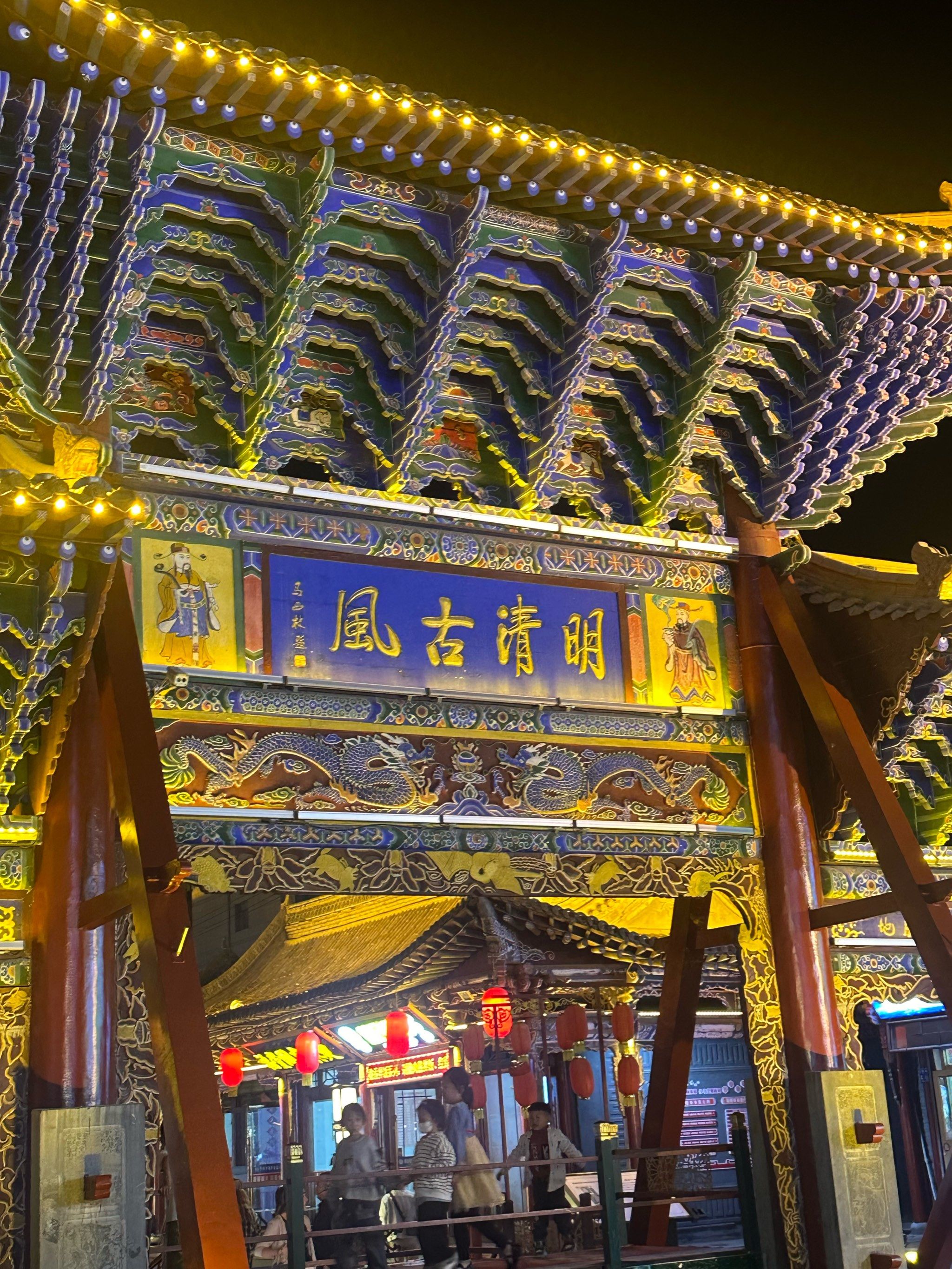 经济政策一线微观察丨“烟火气”邂逅“草药香”——中医药夜市丰富暑期文旅市场
