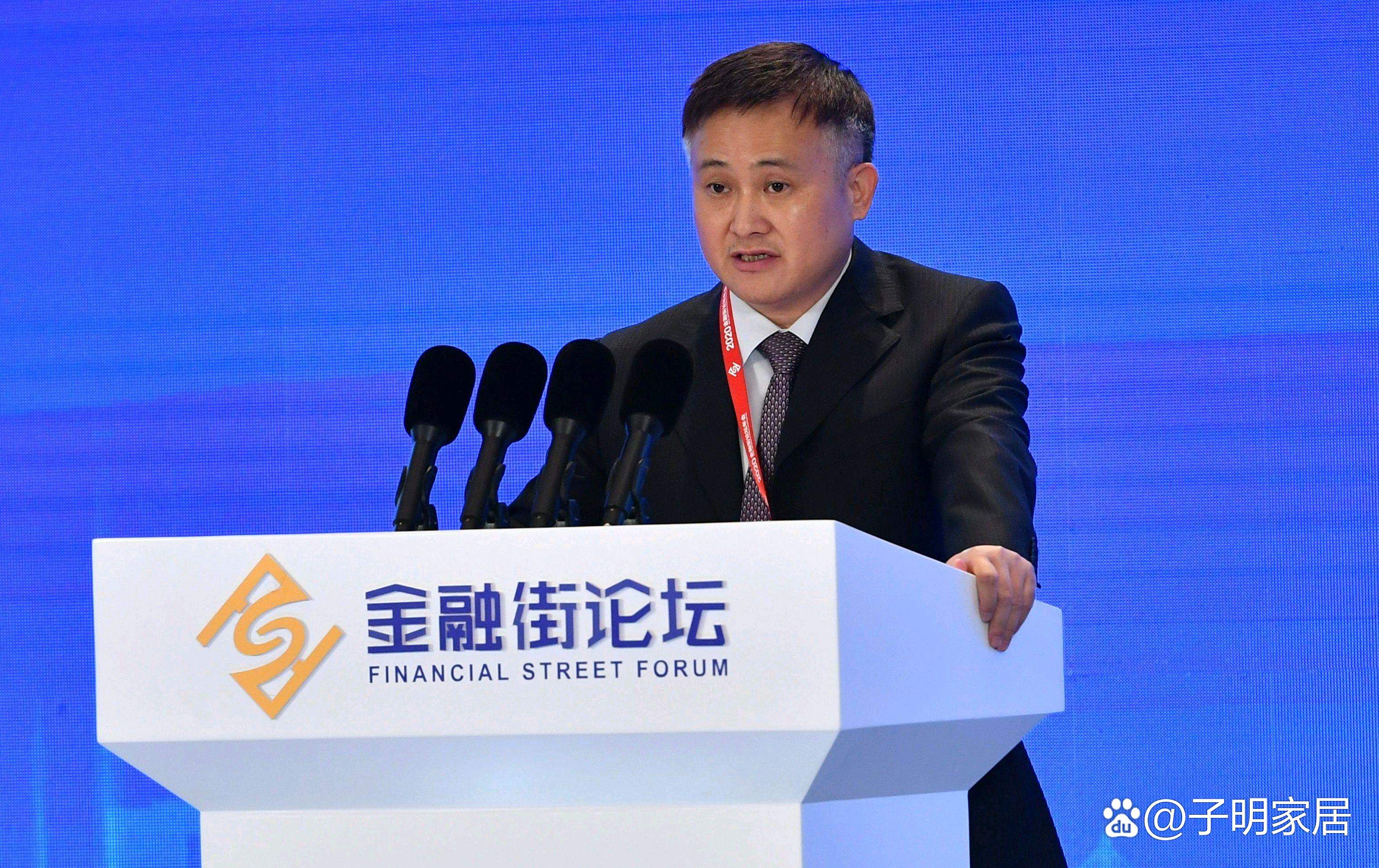 央行行长潘功胜宣布将在上海实施八项政策举措