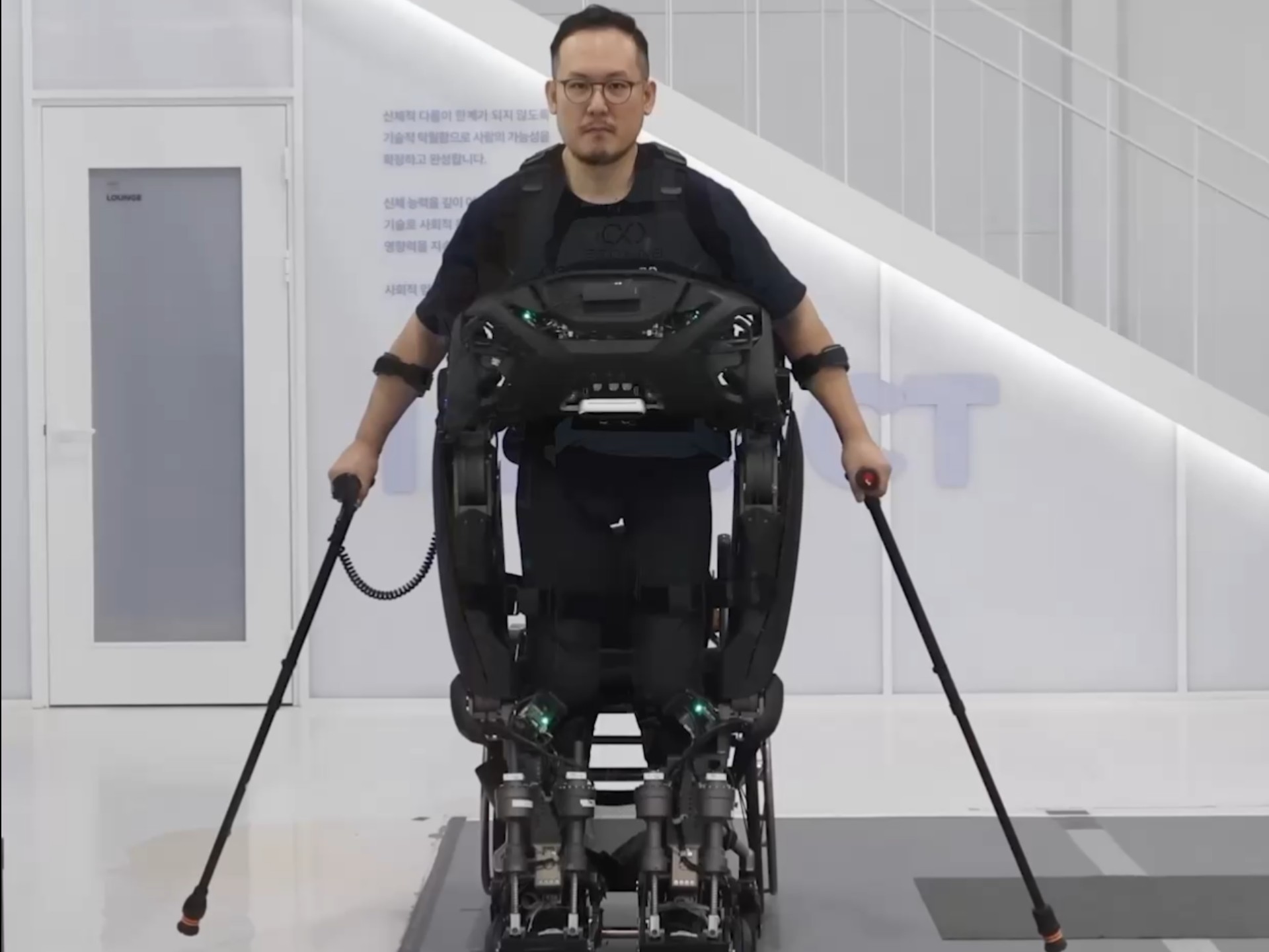 科学与健康丨帮助作物“优生优育”！首台全流程智能育种机器人来了