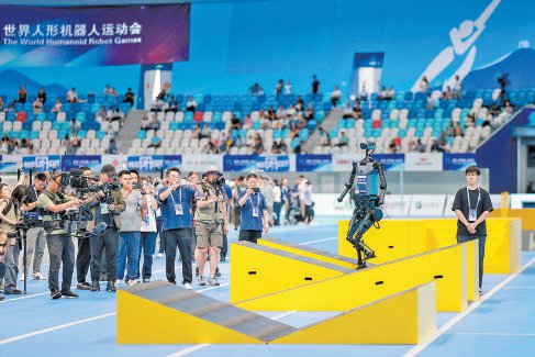 网友热议“二〇二五世界人形机器人运动会”——“世界机器人竞技的试验场”