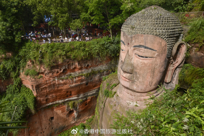 乐山大佛热到“休假” 全国现存超4400家防晒企业