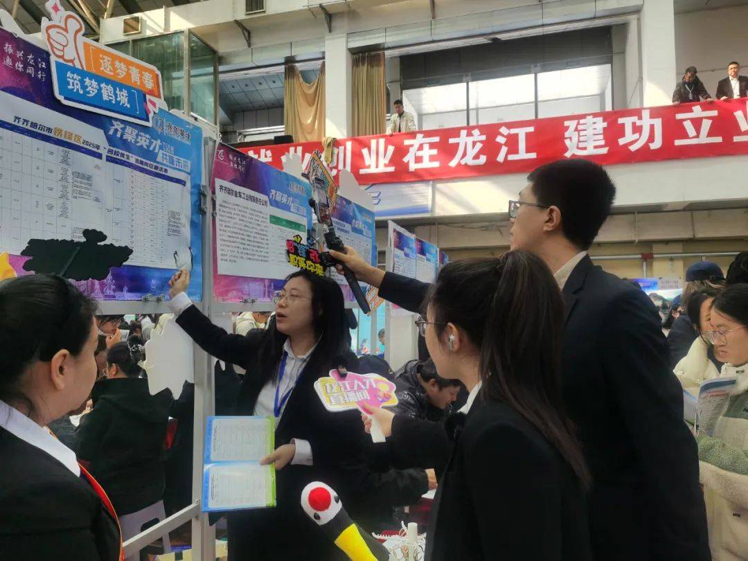 国家发展改革委：常态化开展政策预研储备 不断完善稳就业扩内需政策工具箱