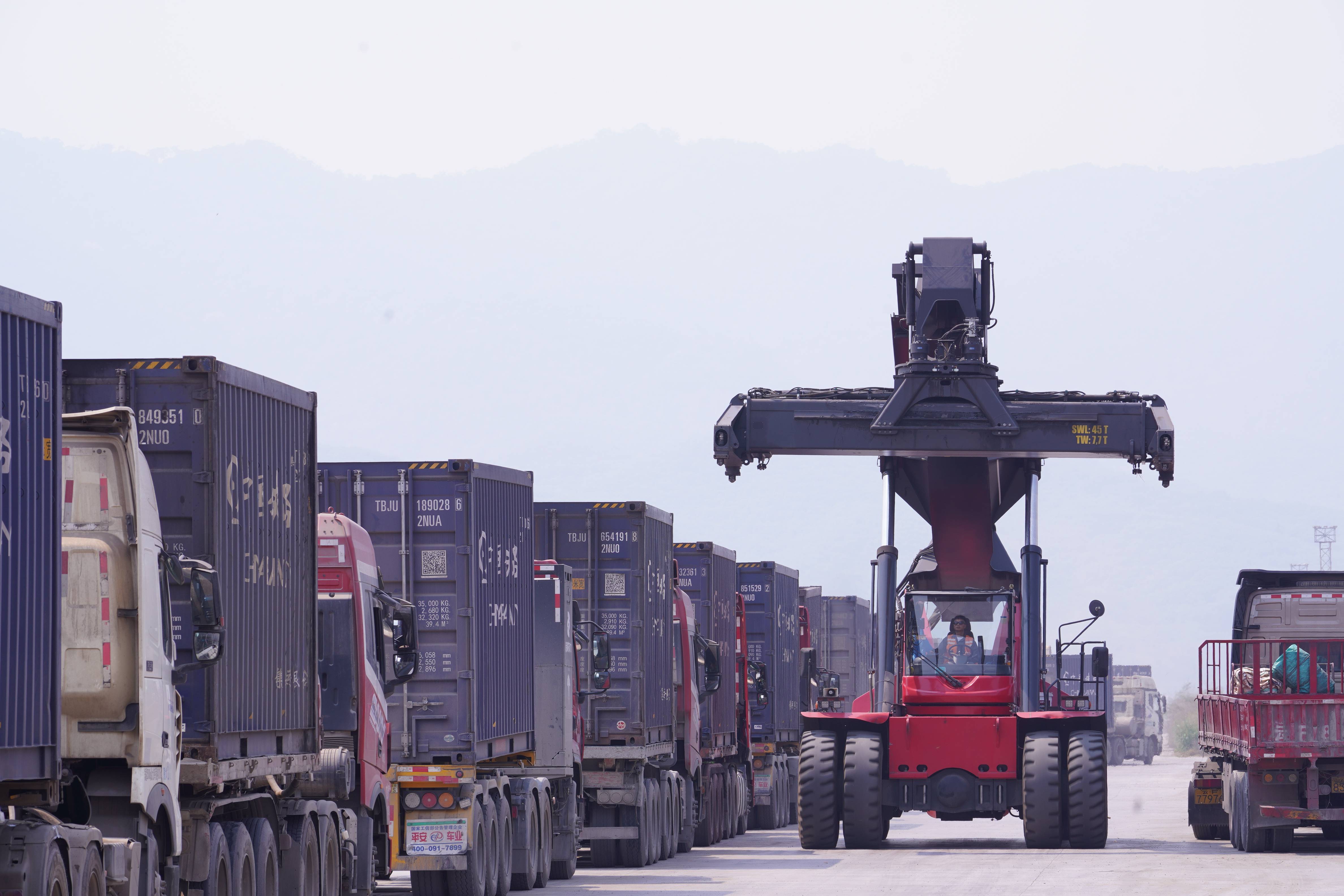 中老铁路进出口货运量突破1500万吨