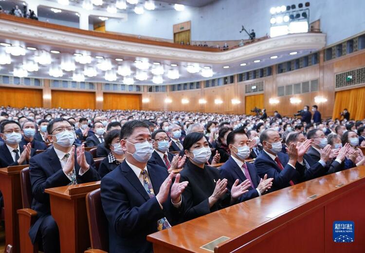 新疆维吾尔自治区成立70周年庆祝大会隆重举行 习近平出席大会