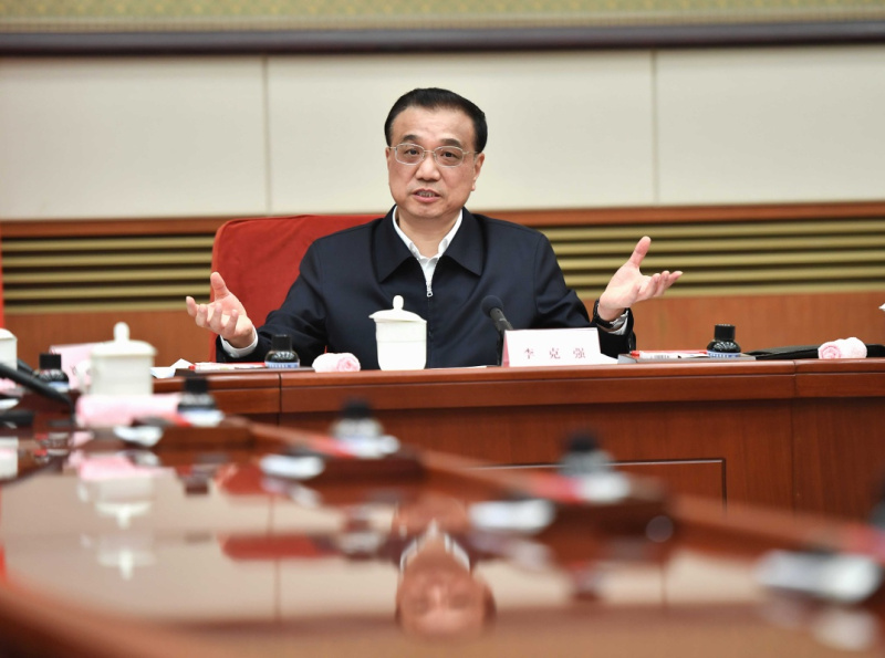 中共中央政治局召开会议 讨论拟提请二十届四中全会审议的文件 中共中央总书记习近平主持会议