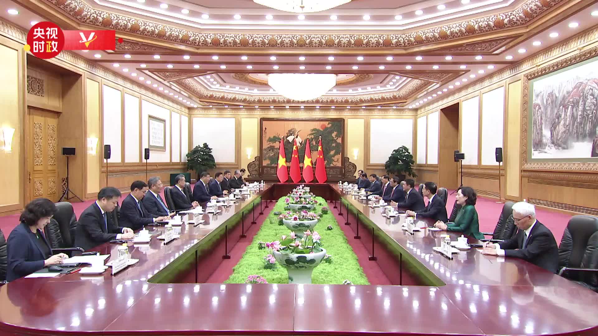 习近平会见冰岛总统托马斯多蒂尔