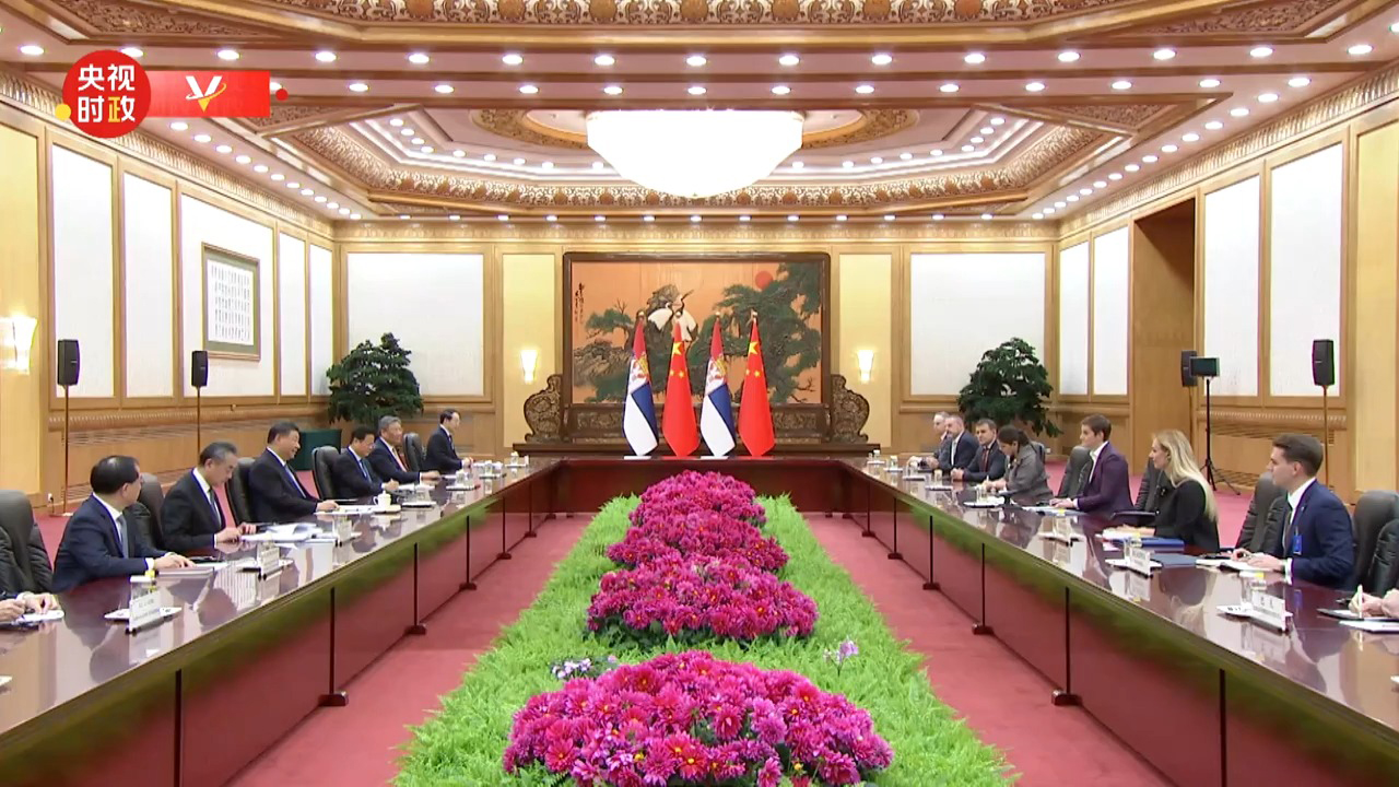 习近平会见莫桑比克总理莱维