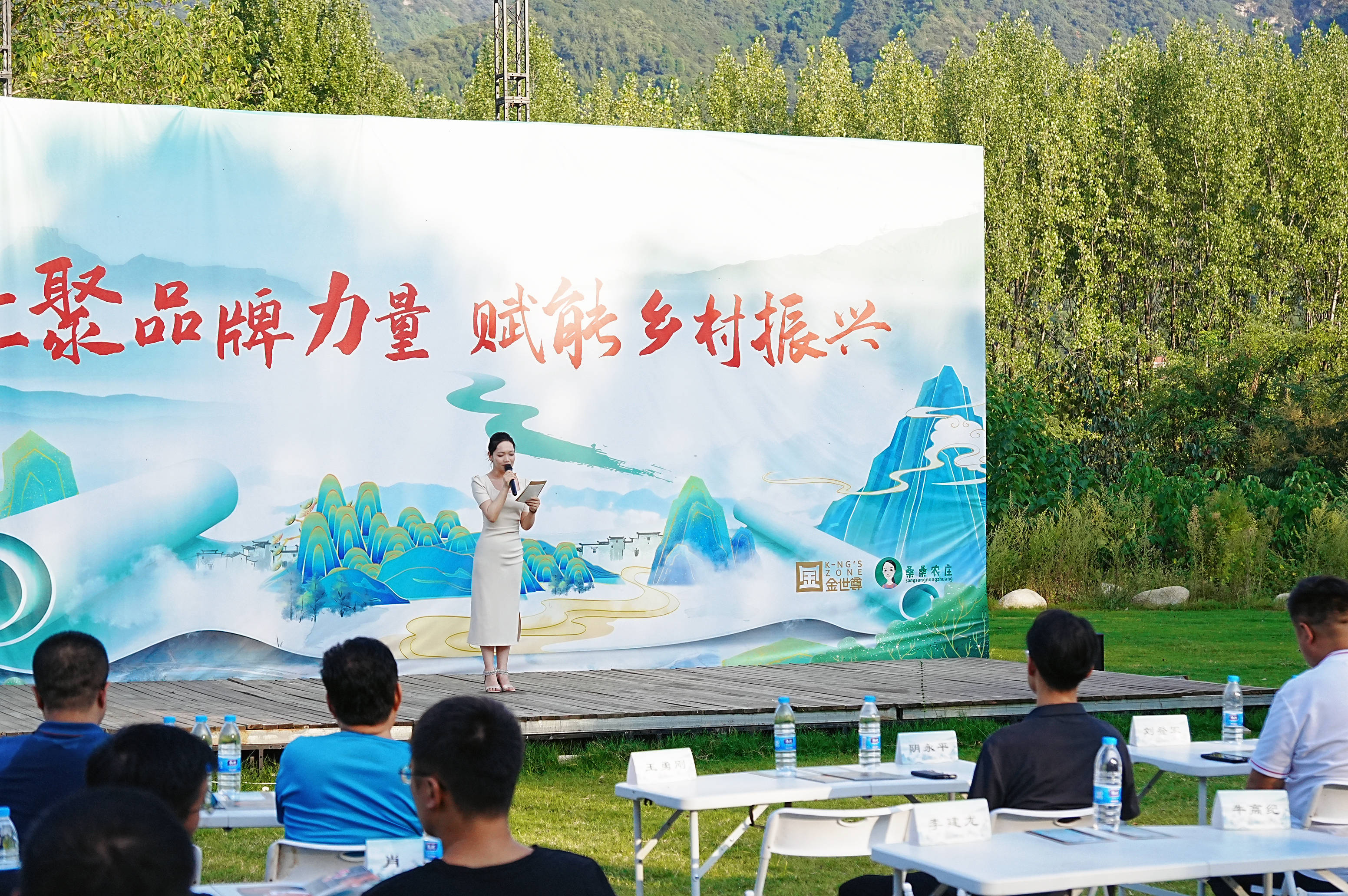 新华视点|秋收进行时——多地丰产图景与乡村振兴中的奋斗力量