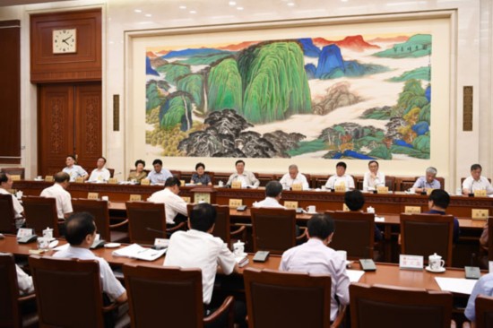 人大常委会丨我国立法明确村委会、居委会设立老年人和妇女儿童工作委员会