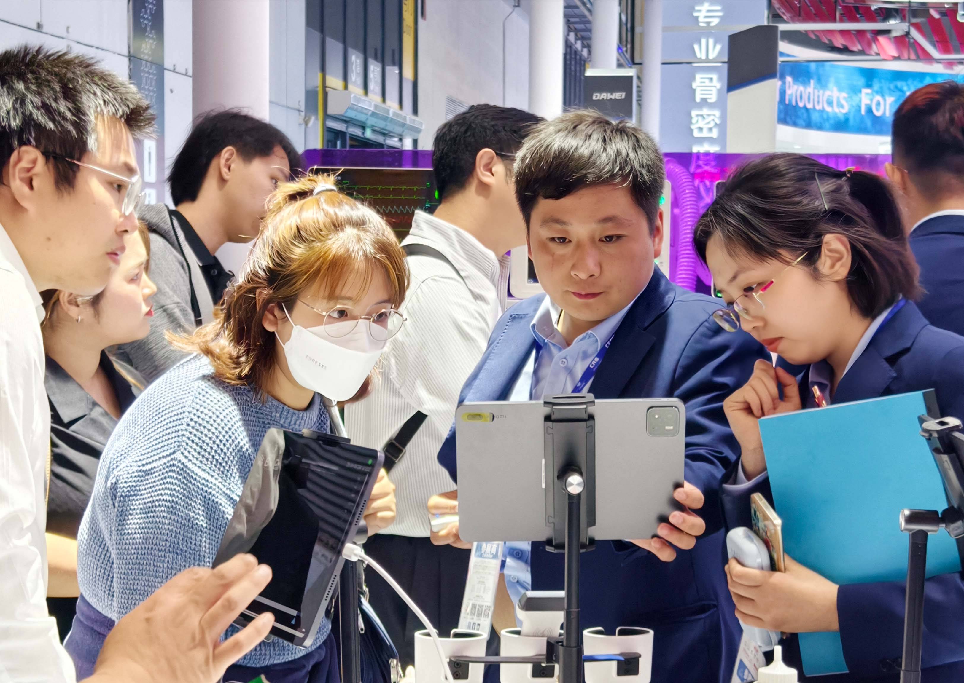 服贸会上智慧医疗展新篇 现存相关企业超48.5万家