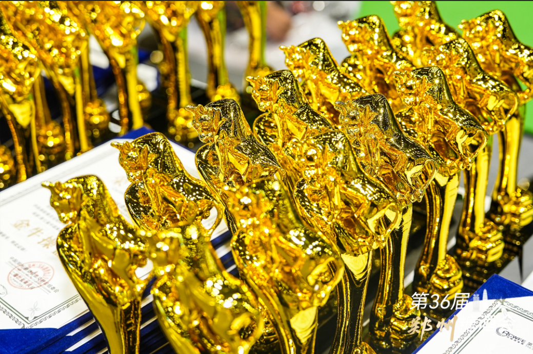 凌云股份李超荣获第二十七届上市公司金牛奖“金牛董秘奖”