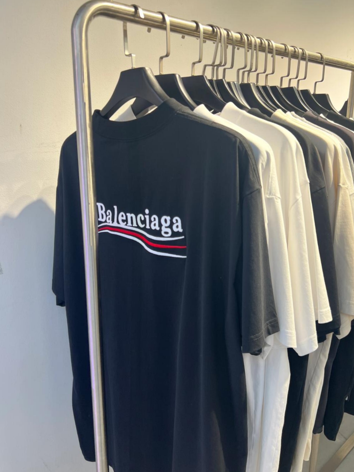 消费者称UR衣服“一拉就破” 品牌回应称已及时更换产品