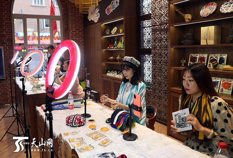 新疆包邮“带火”直播带货 直播电商相关企业已达37.3万余家