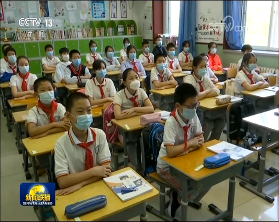 学习进行时｜习近平总书记和志愿者互动的温暖瞬间