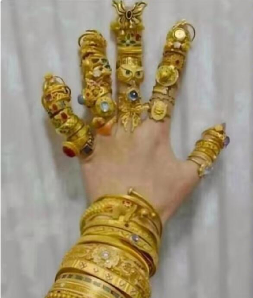 金价飙升后 银行里的“一尺铁柜”成了抢手货