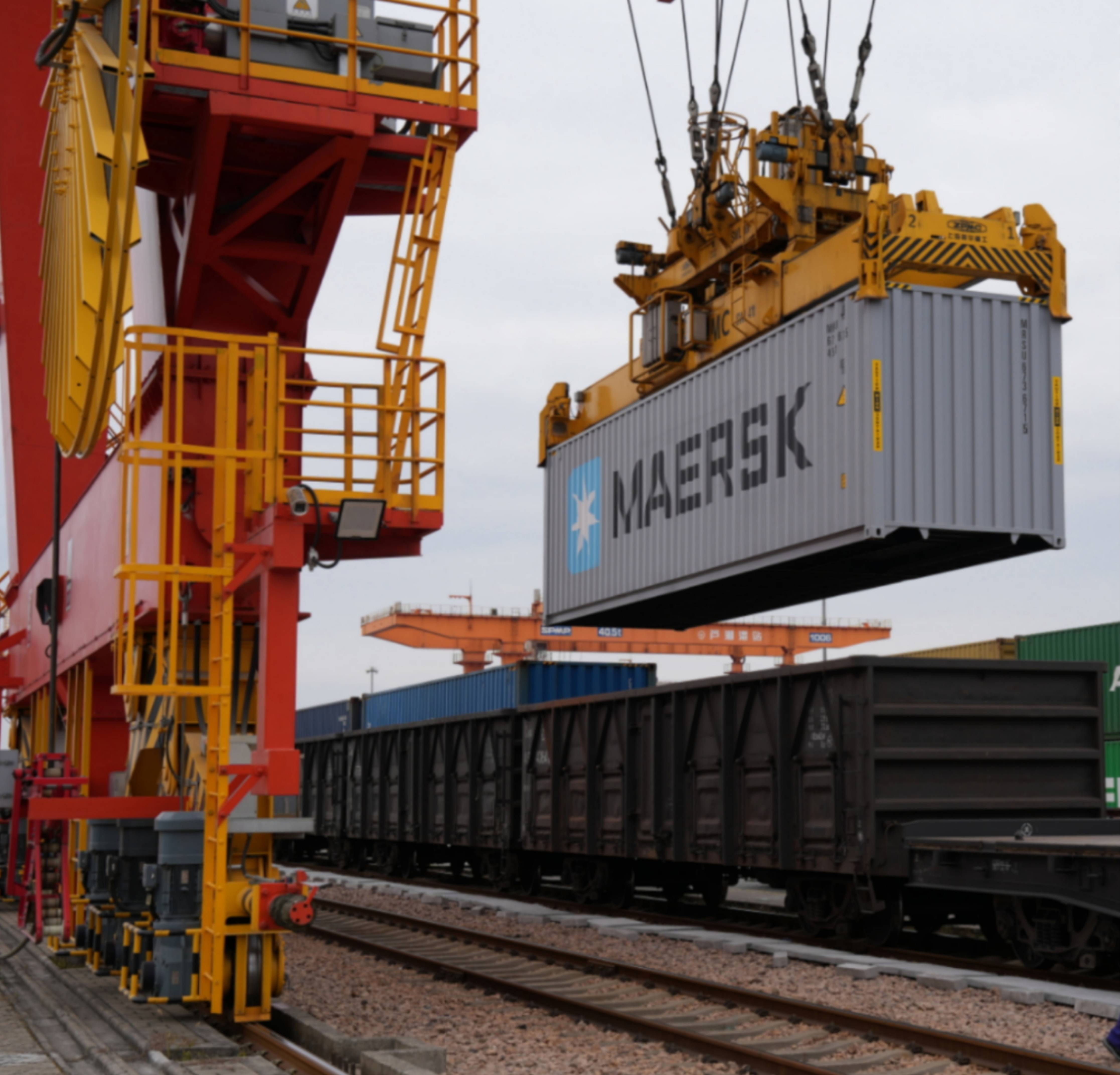 青岛港海铁联运箱量实现全国十一连冠