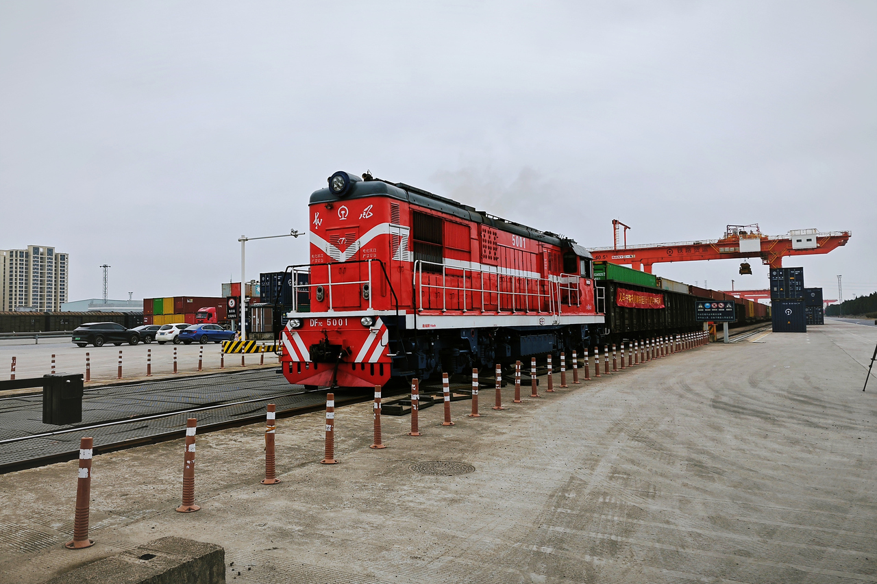 青岛港海铁联运箱量实现全国十一连冠