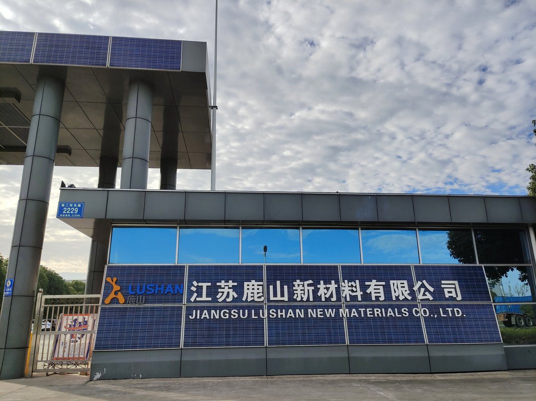 鹿山新材推出三大封装方案助力太空光伏技术落地