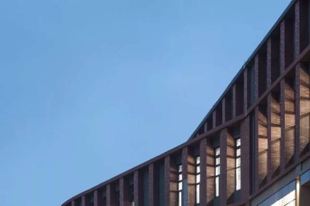 英飞特外籍实控人拟套现1.5亿 此前套现3亿上半年亏