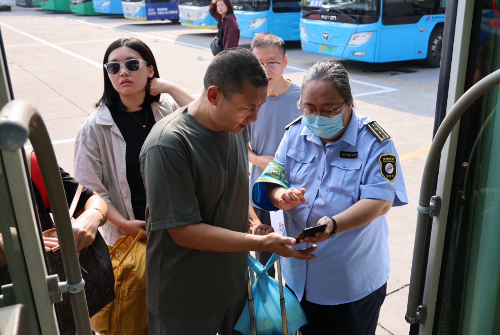 便捷平安 温暖有序——多部门有关负责人谈全力保障2026年春运