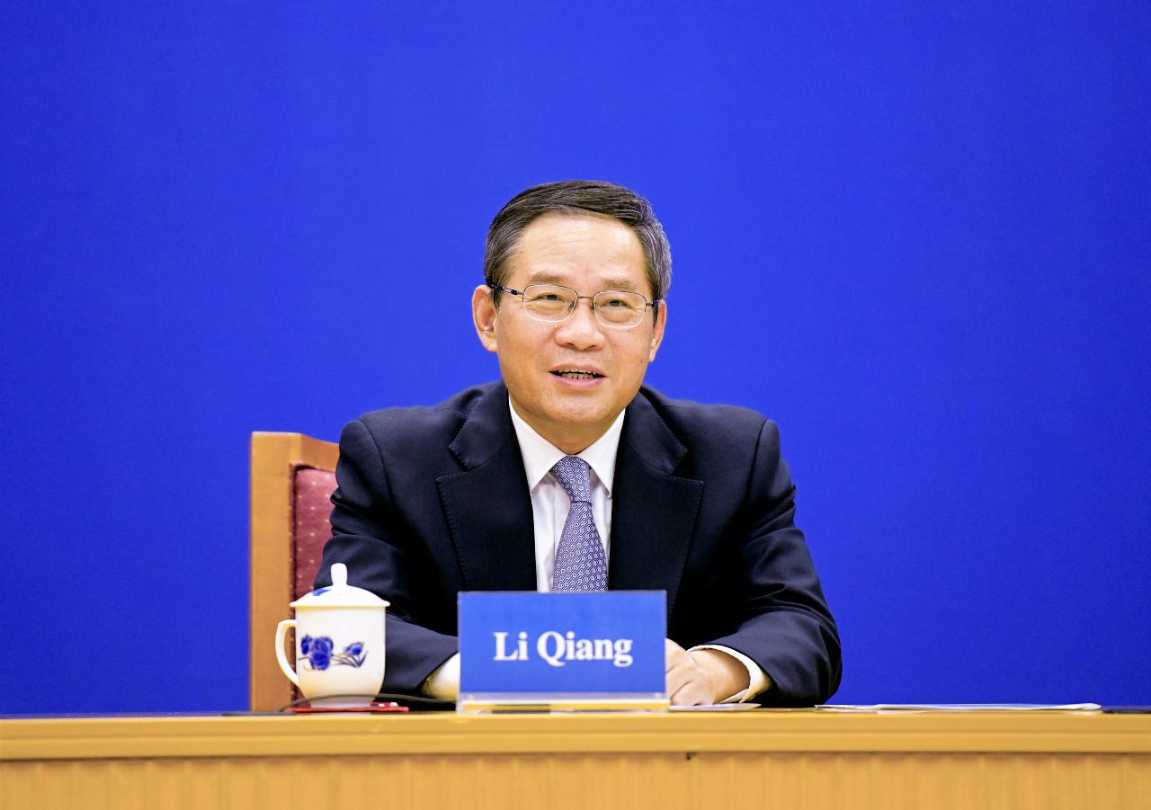 李强出席中德经济顾问委员会座谈会