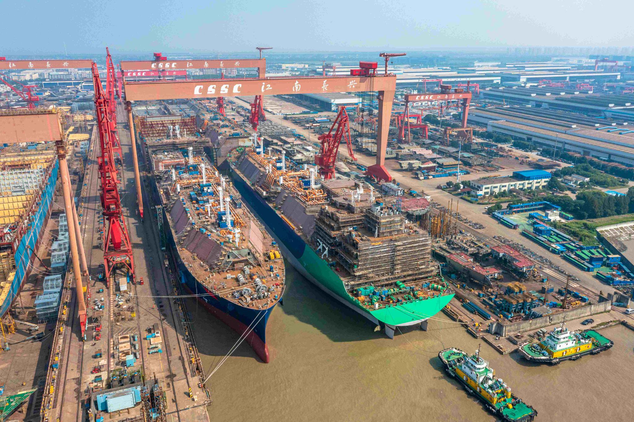 沪东中华：全球最大24000TEU级LNG双燃料动力集装箱船提前交付