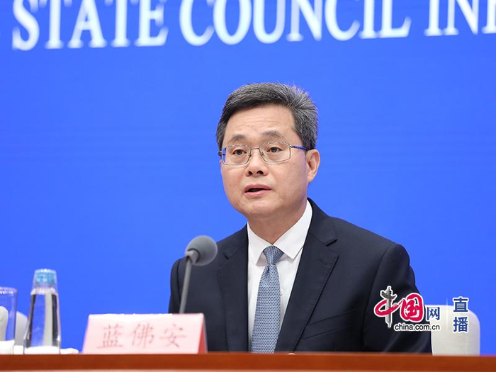 高层论坛2026丨财政部部长蓝佛安：财政政策将聚焦扩大内需、投资于人、开放共享发力